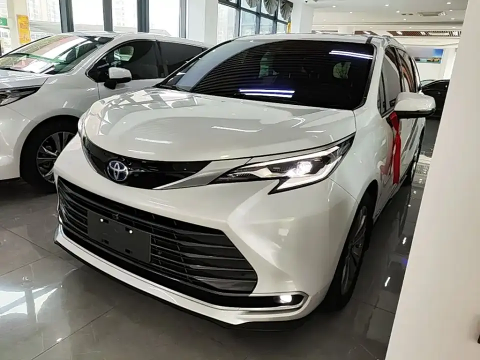 Toyota Sienna 2.5L Hybrid Premium Edition 2023
