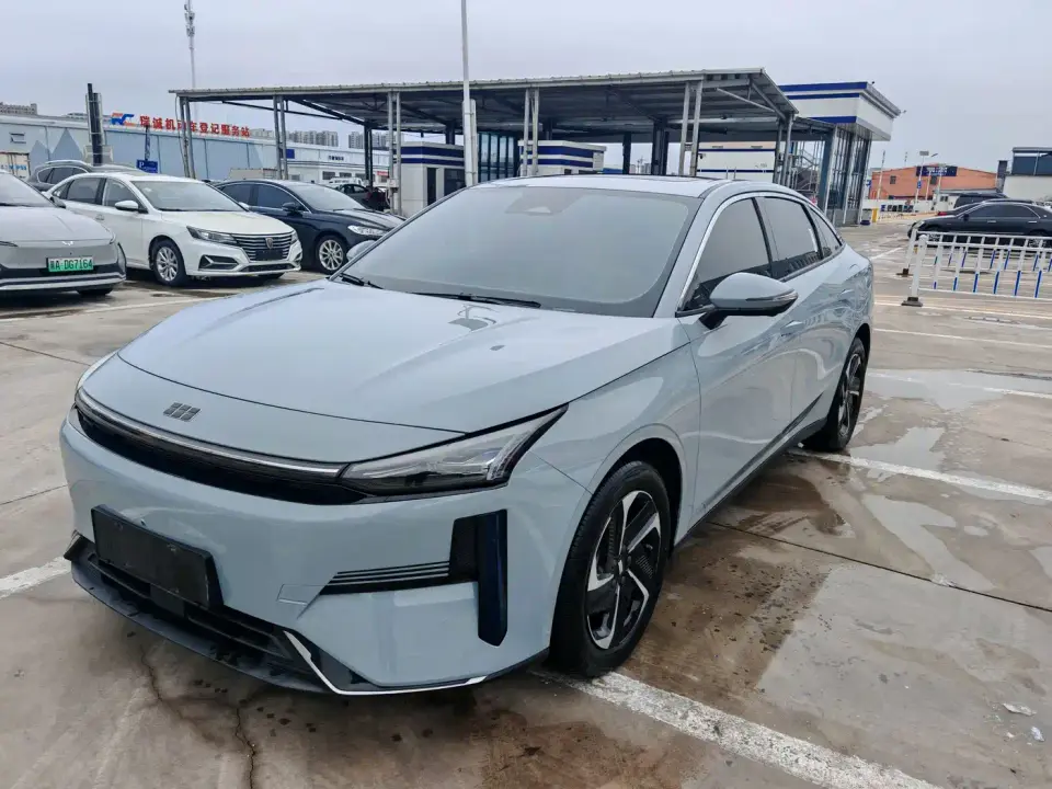 Geely Galaxy Galaxy L6 125km PLUS Soaring Dragon Edition 2024