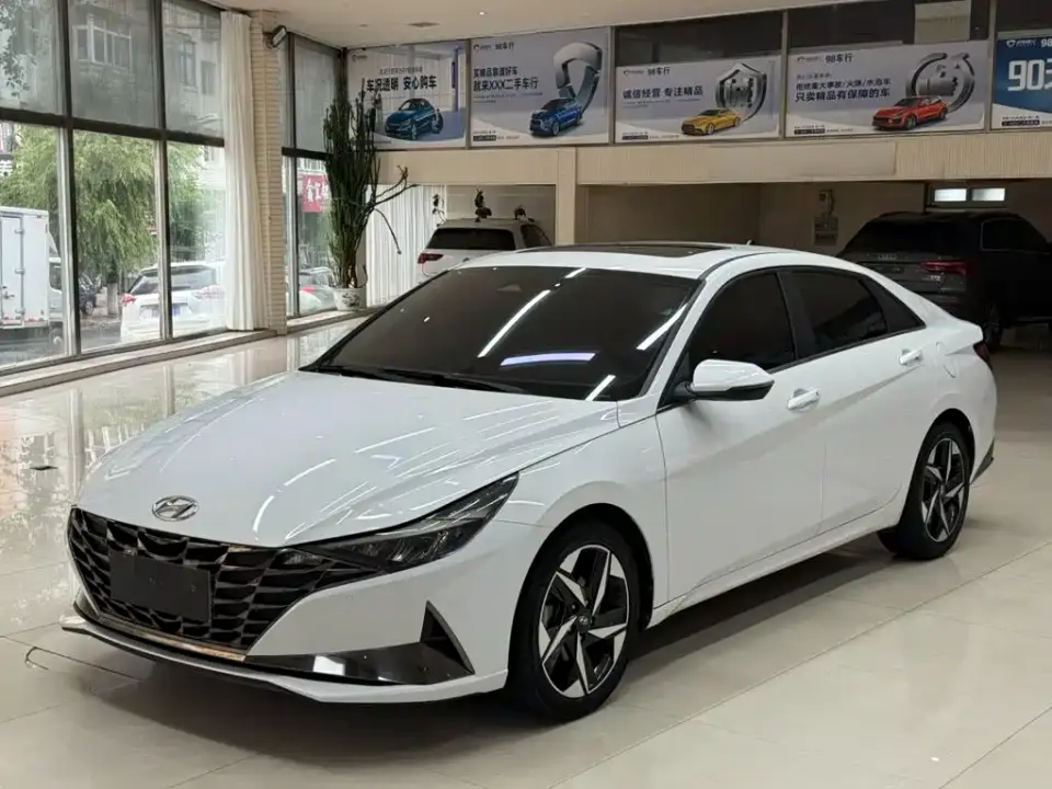 Hyundai Elantra 1.5L CVT LUX Premium Edition 2022