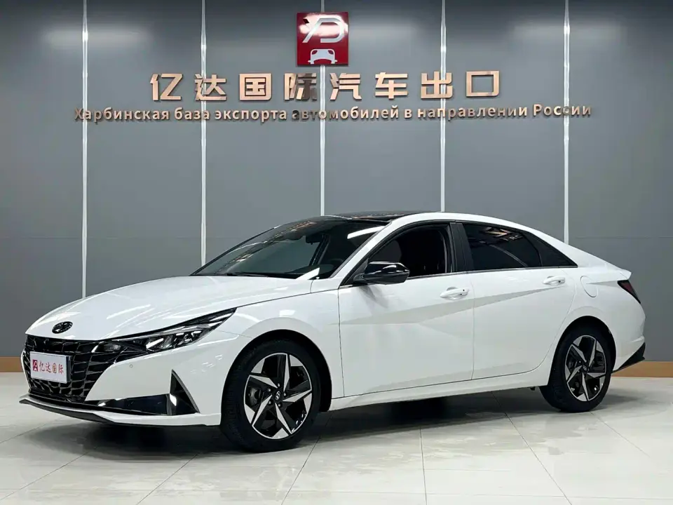 Hyundai Elantra 1.5L CVT LUX Premium Edition 2022