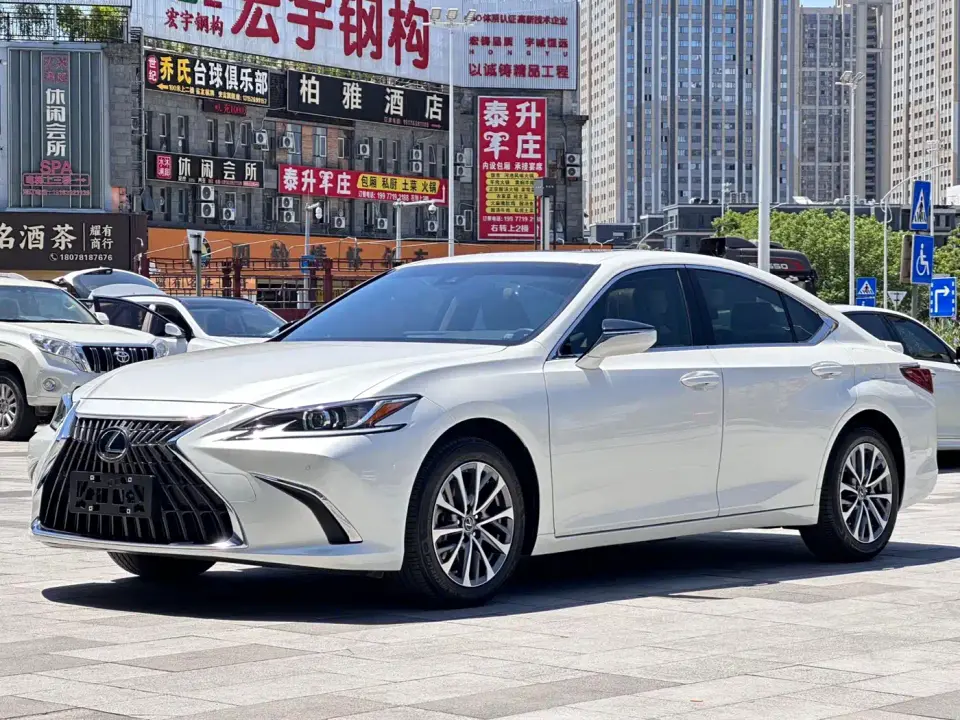 Lexus ES 200 Excellence Edition 2023