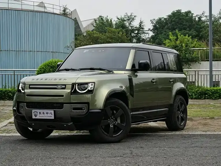 Land Rover Defender Model 110 3.0T P400 X-DYNAMIC HSE 2023