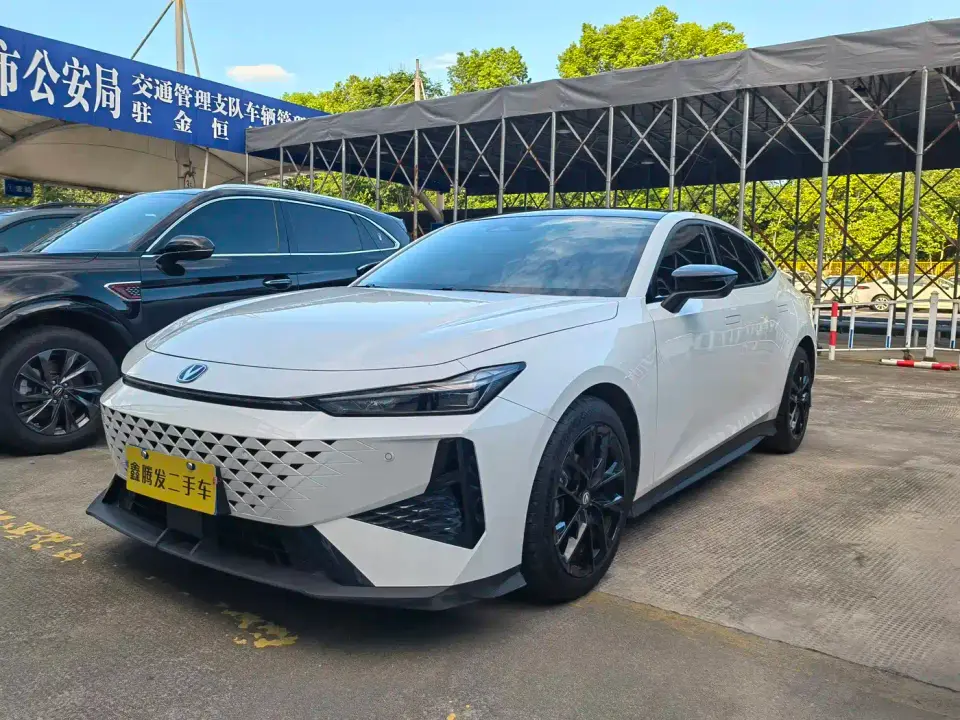 Changan UNI-V 1.5T Deluxe 2024