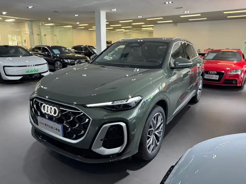 Audi Q5L Model Base Version 2025