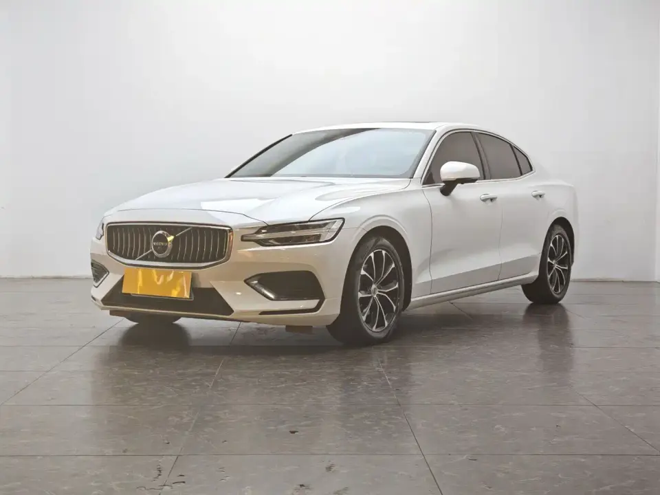 Volvo S60 T4 Momentum Luxury Edition 2021