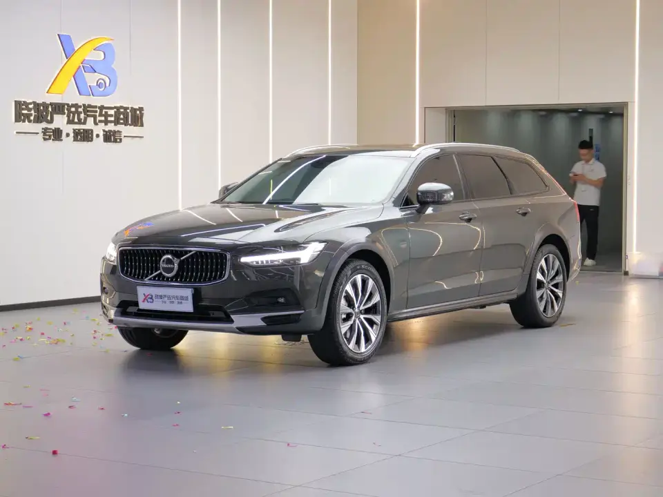 Volvo V90 Model Cross Country B5 AWD Smart Edition 2021