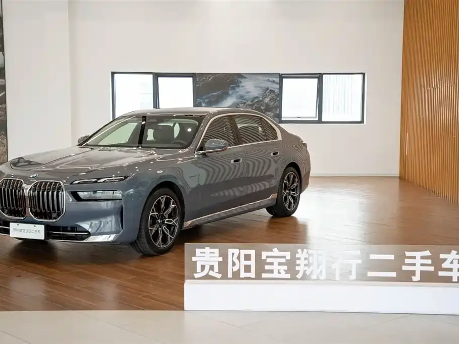 BMW 7 Series Model 735Li Luxury Package 2025