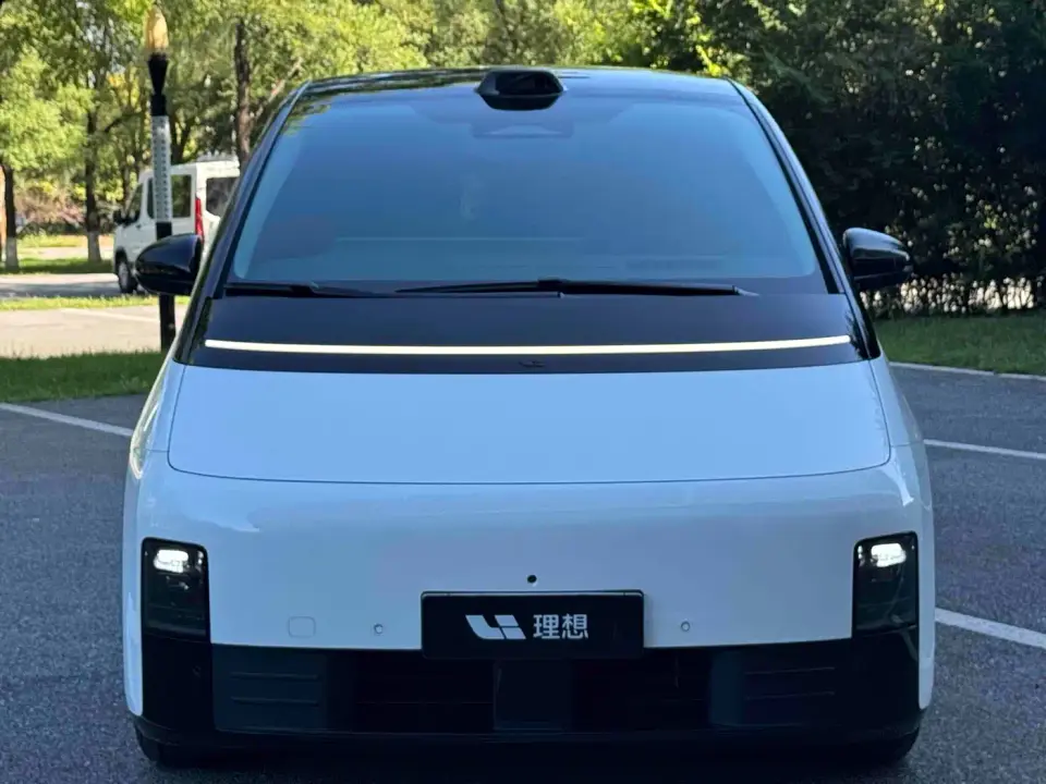 Li Auto MEGA Ultra 2024