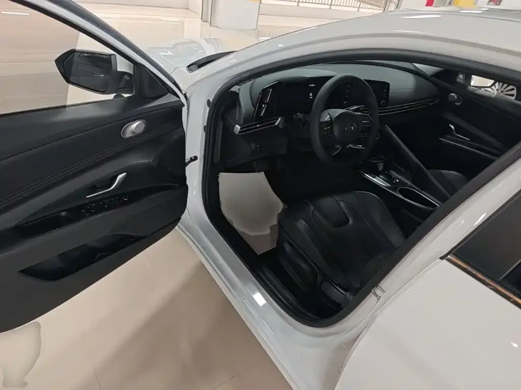 Hyundai Elantra 1.5L CVT GLX Elite Edition 2022 — фото 16