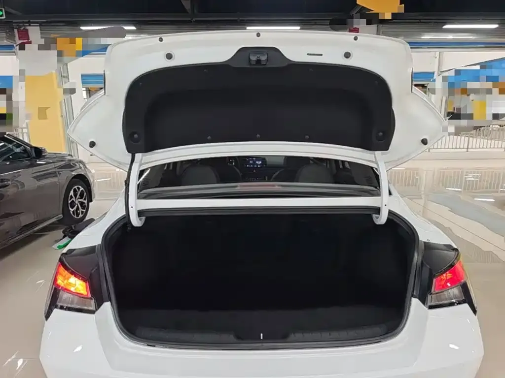 Hyundai Elantra 1.5L CVT GLX Elite Edition 2022 — фото 19