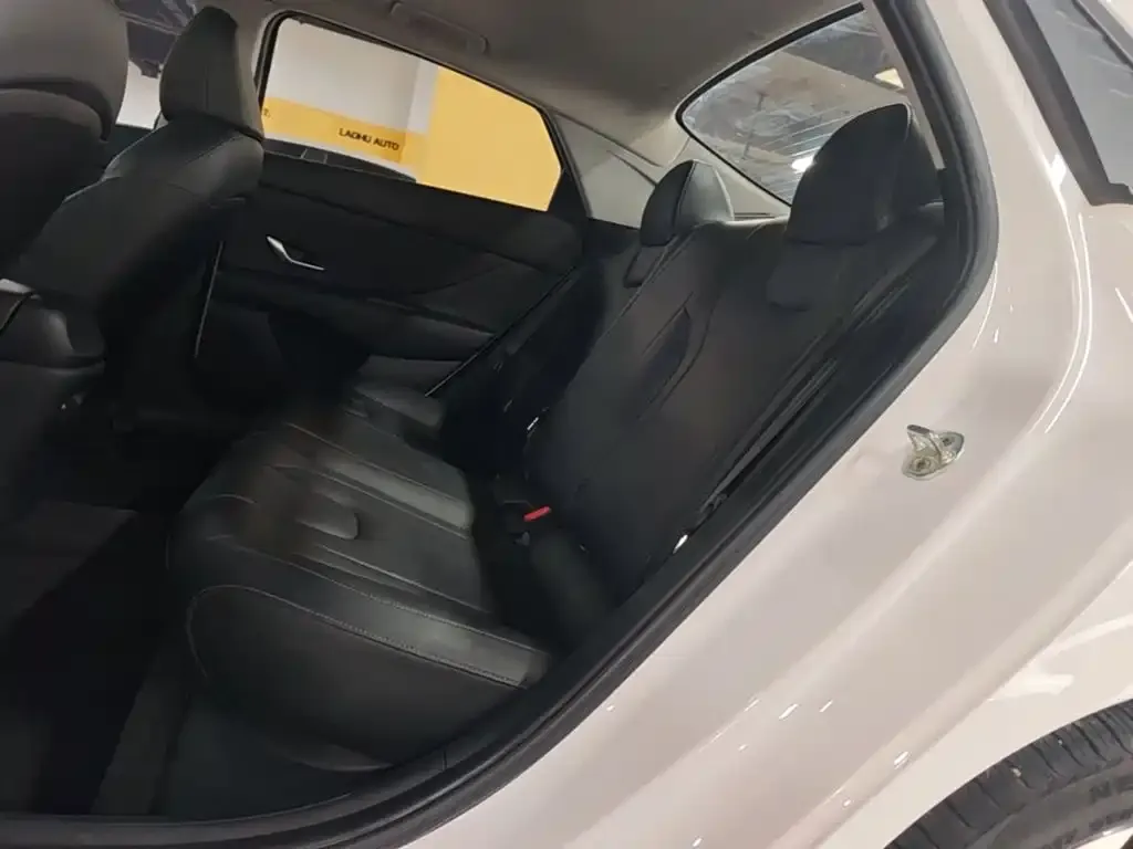 Hyundai Elantra 1.5L CVT GLX Elite Edition 2022 — фото 17