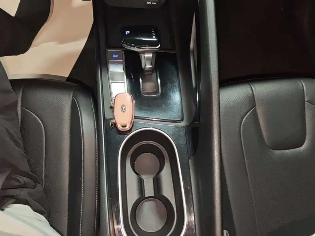 Hyundai Elantra 1.5L CVT GLX Elite Edition 2022 — фото 14