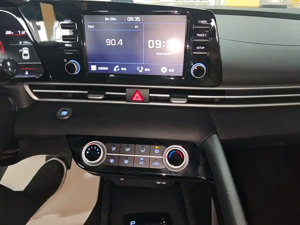 Hyundai Elantra 1.5L CVT GLX Elite Edition 2022 — фото 13