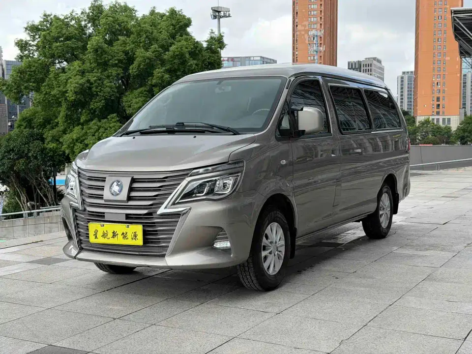 Dongfeng Fengxing Lingzhi New Energy Comfort 7-seater 2023
