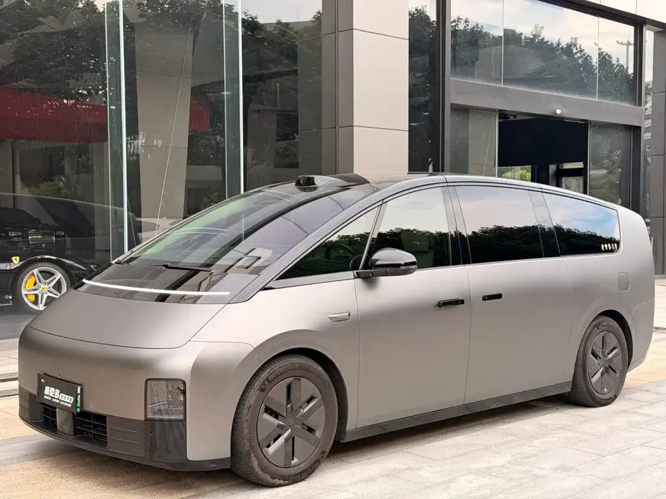 Li Auto MEGA Ultra 2024
