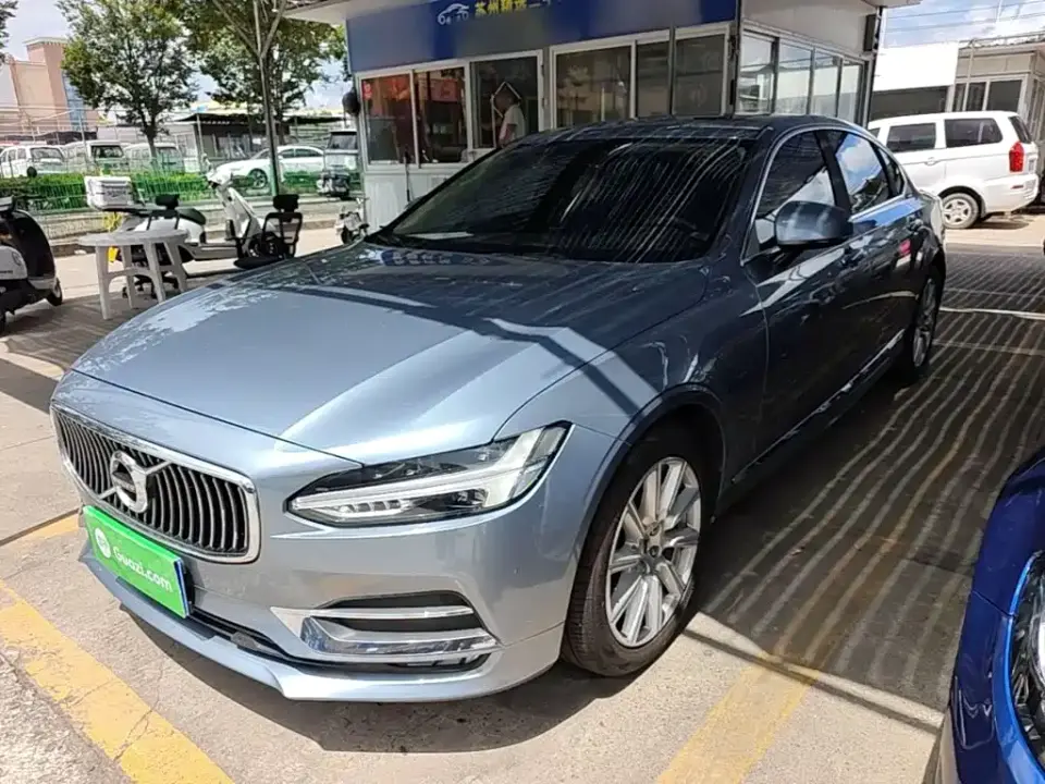 Volvo S90 T5 Momentum Luxury Edition 2020
