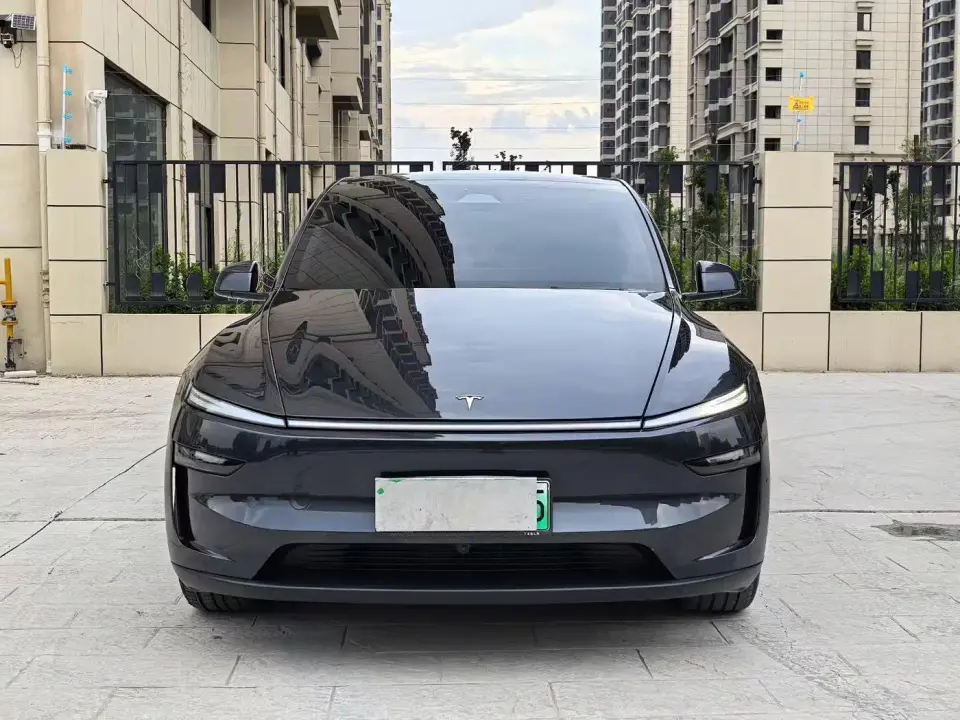 Tesla Model Y Rear-Wheel Drive 2025