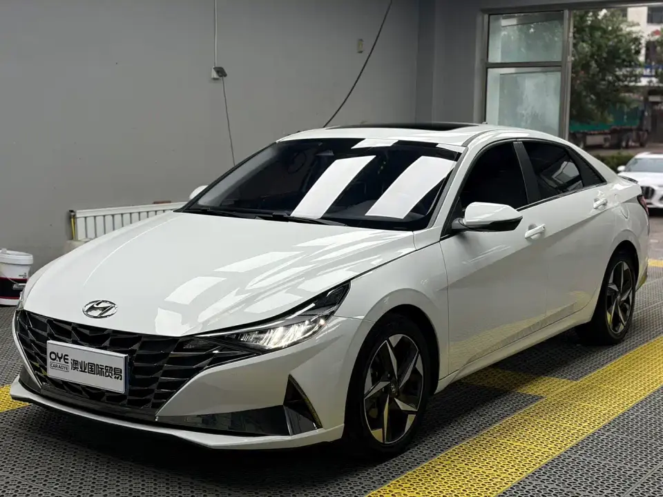 Hyundai Elantra 1.5L CVT LUX Premium Edition 2022