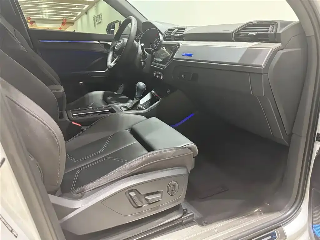 Audi Q3 35 TFSI Progressive Sport 2024 — фото 18