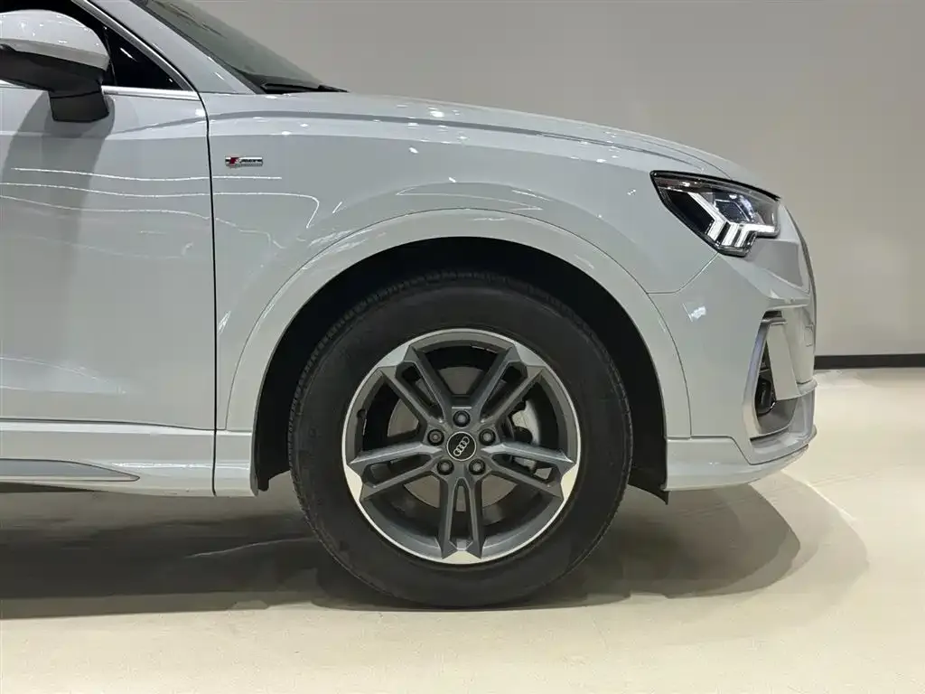 Audi Q3 35 TFSI Progressive Sport 2024 — фото 8