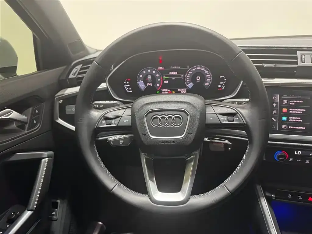 Audi Q3 35 TFSI Progressive Sport 2024 — фото 10
