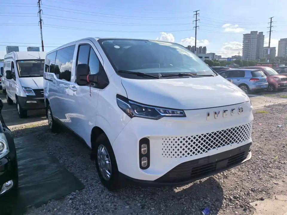 Iveco Juxing C33 Van 2.0T 110KW Automatic Starway Edition Low Roof 2024