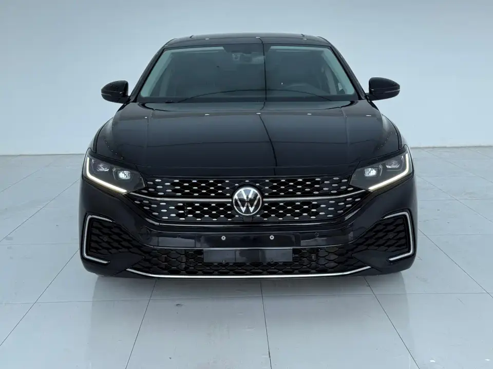 Volkswagen Passat Facelift 330TSI Elite Edition 2023