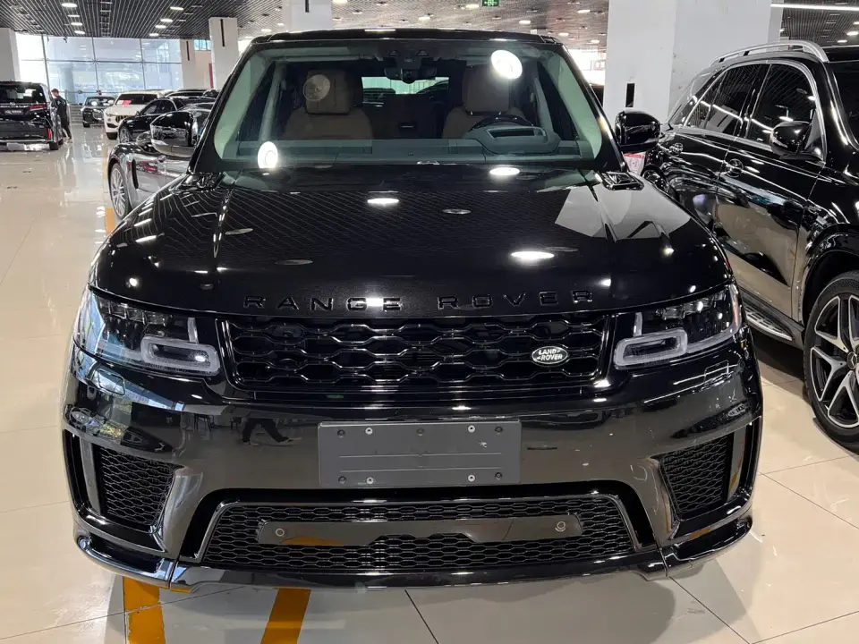 Land Rover Range Rover Sport 3.0 L6 Gloss Black Edition 2022