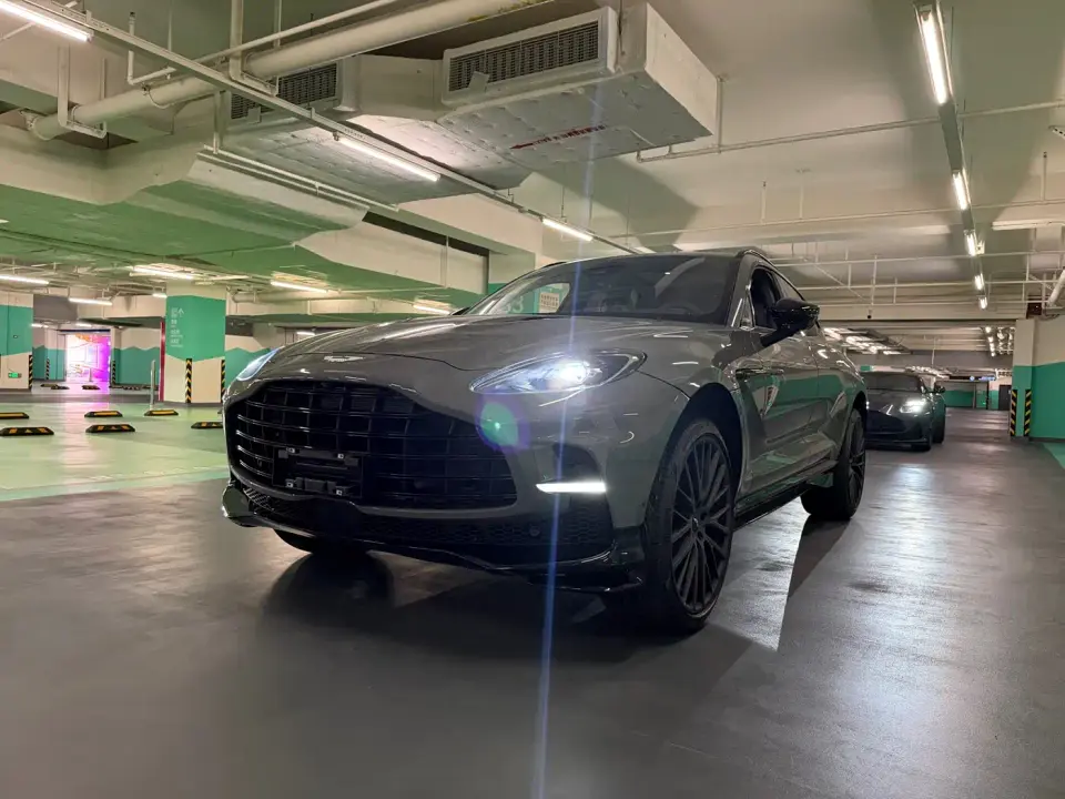 Aston Martin DBX 4.0T V8 707 2026