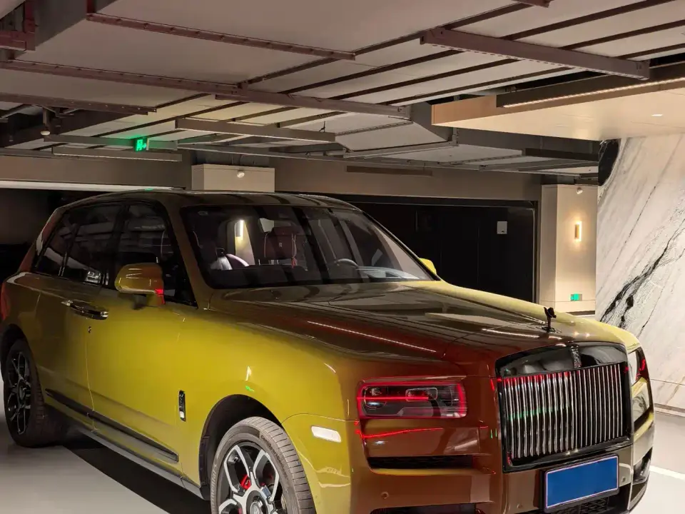 Rolls-Royce Cullinan Black Badge 2021