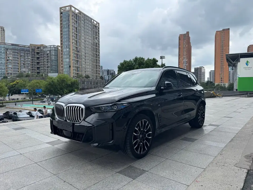 BMW X5 xDrive 40Li M Sport Black Night Package 2024