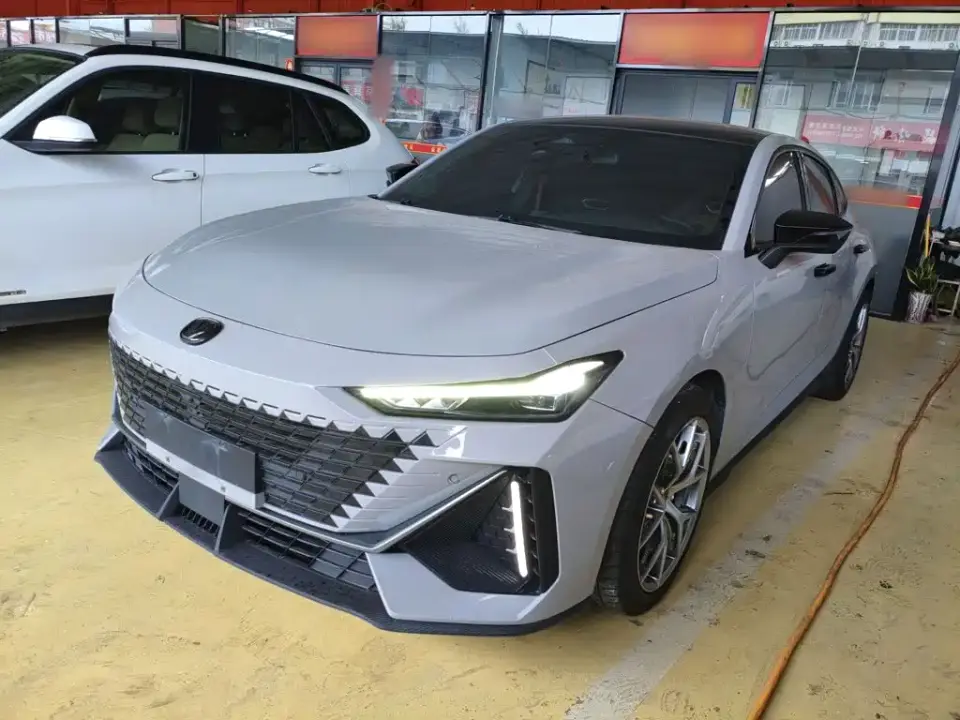Changan UNI-V 1.5T Luxury Edition 2023