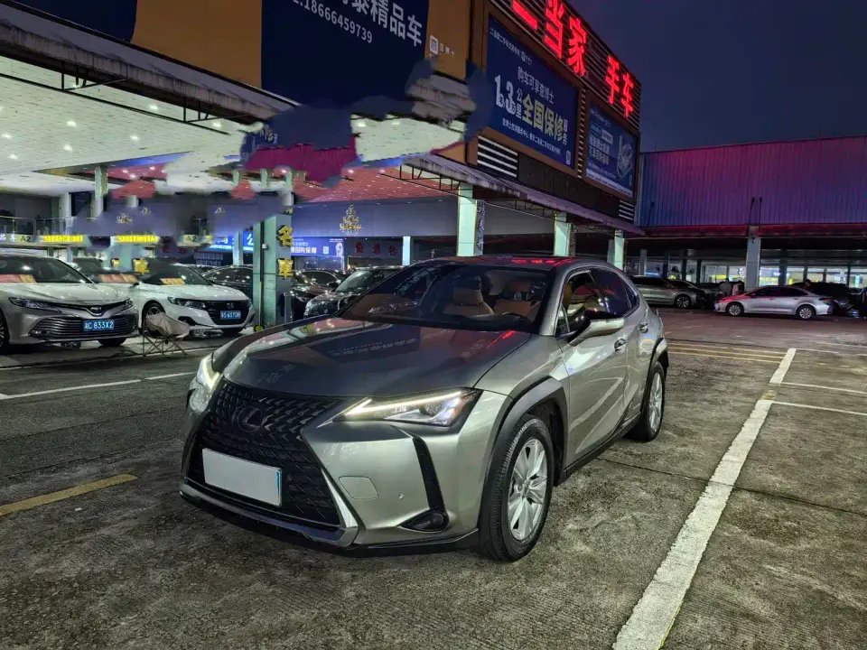 Lexus UX 260h Explore Fun Edition 2021