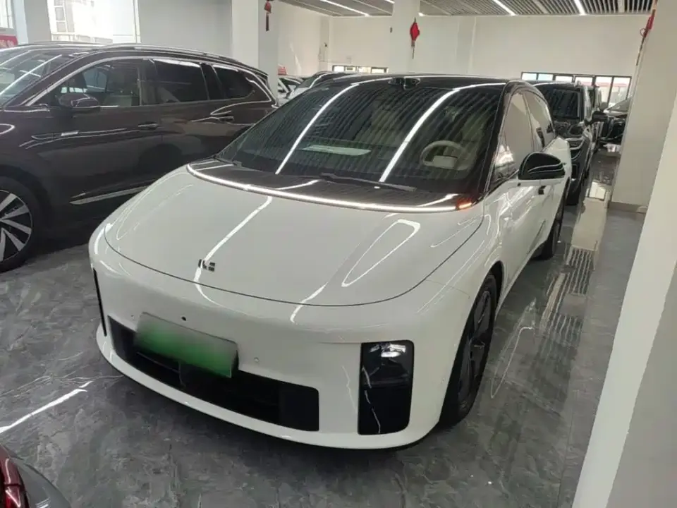 Li Auto i6 2WD Base Model 2026
