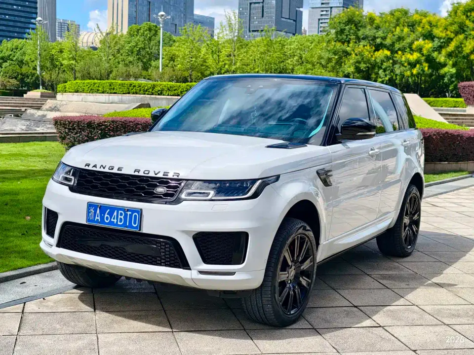 Land Rover Range Rover Sport 3.0 L6 Gloss Black Edition 2022