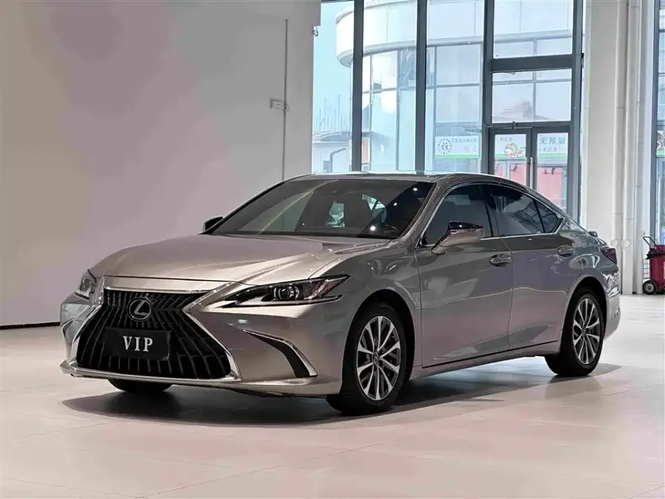 Lexus ES 300h Excellence Edition 2023