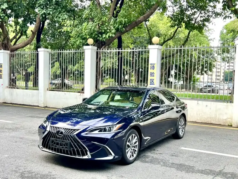 Lexus ES 260 Excellence Edition 2022