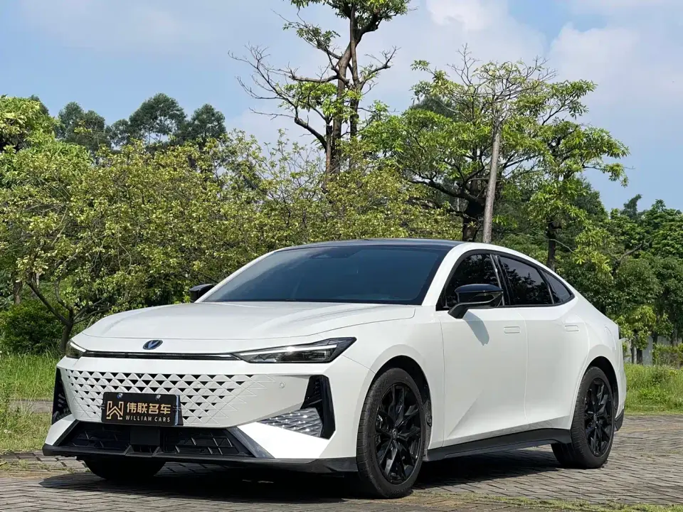 Changan UNI-V 1.5T Deluxe 2024