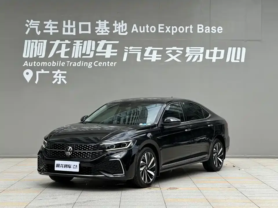 Volkswagen Passat 330TSI Starlight Luxury Edition 2022