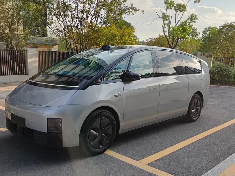Li Auto MEGA Ultra 2024