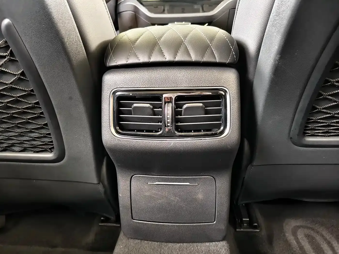 Hongqi HS5 2.0T Smart Connect Flagship AWD Edition 2022 — фото 6