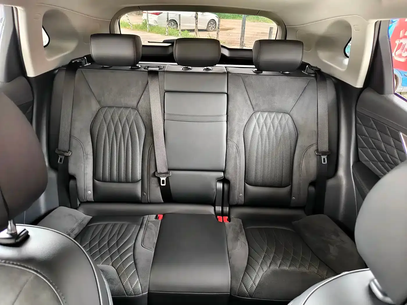 Hongqi HS5 2.0T Smart Connect Flagship AWD Edition 2022 — фото 11