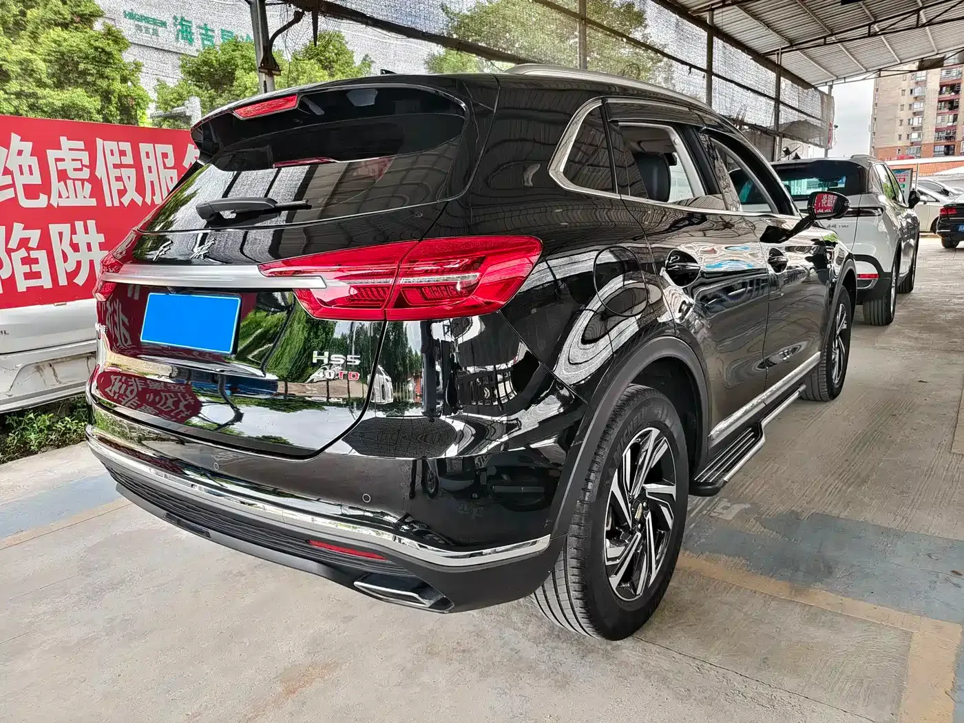 Hongqi HS5 2.0T Smart Connect Flagship AWD Edition 2022 — фото 13