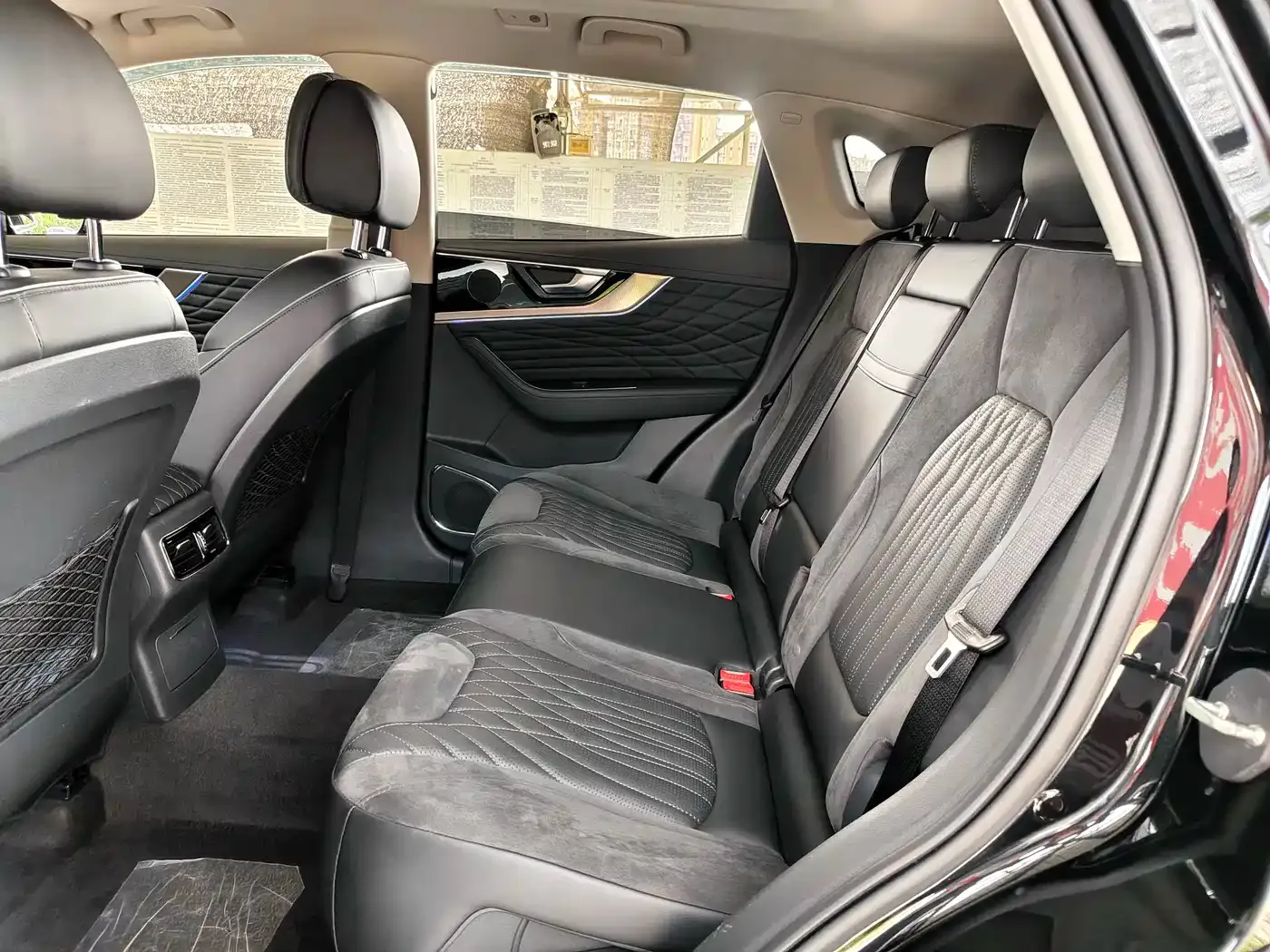 Hongqi HS5 2.0T Smart Connect Flagship AWD Edition 2022 — фото 10