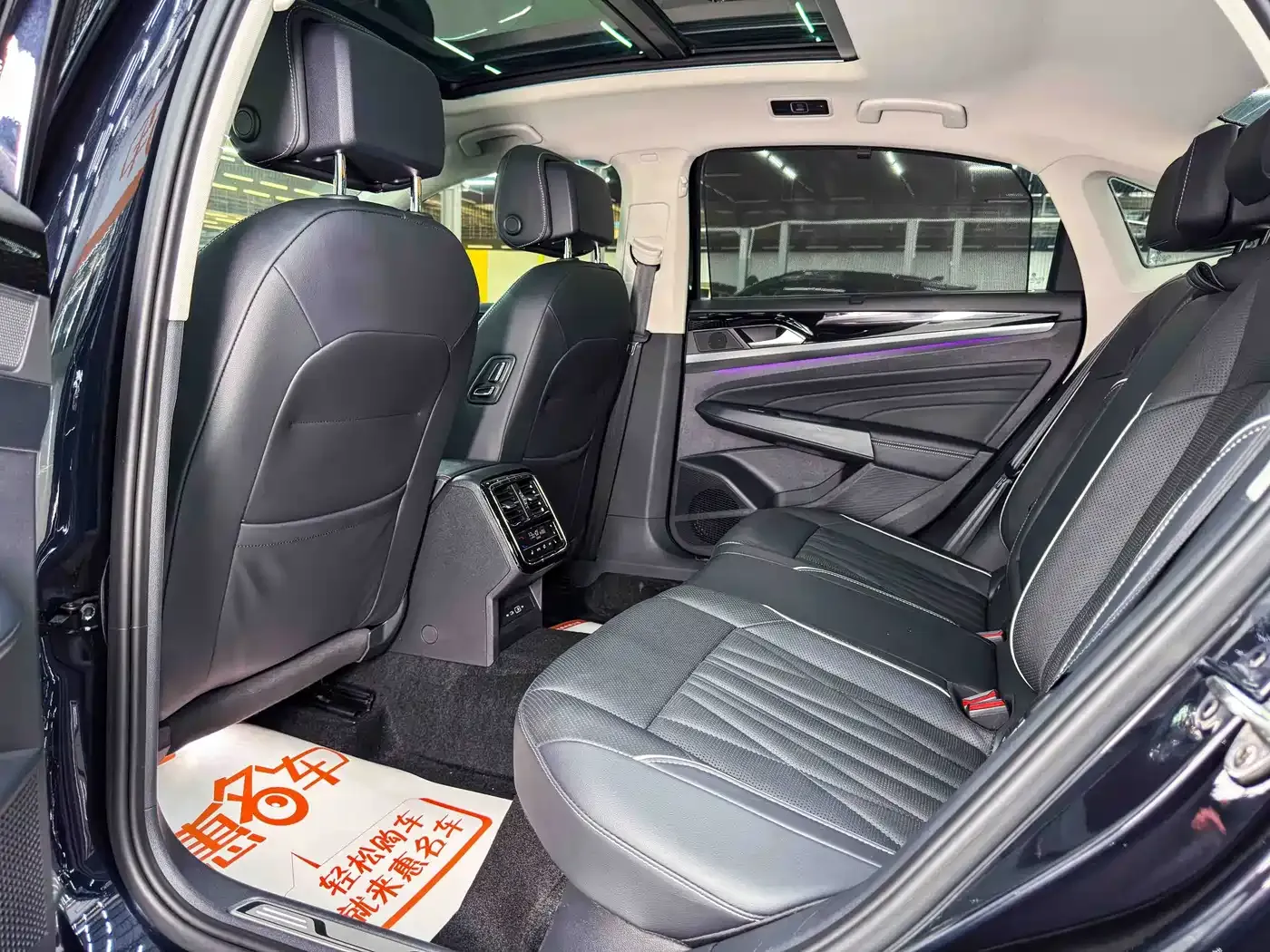 Volkswagen Passat 330TSI Starry Sky Premium Edition 2022 — фото 13