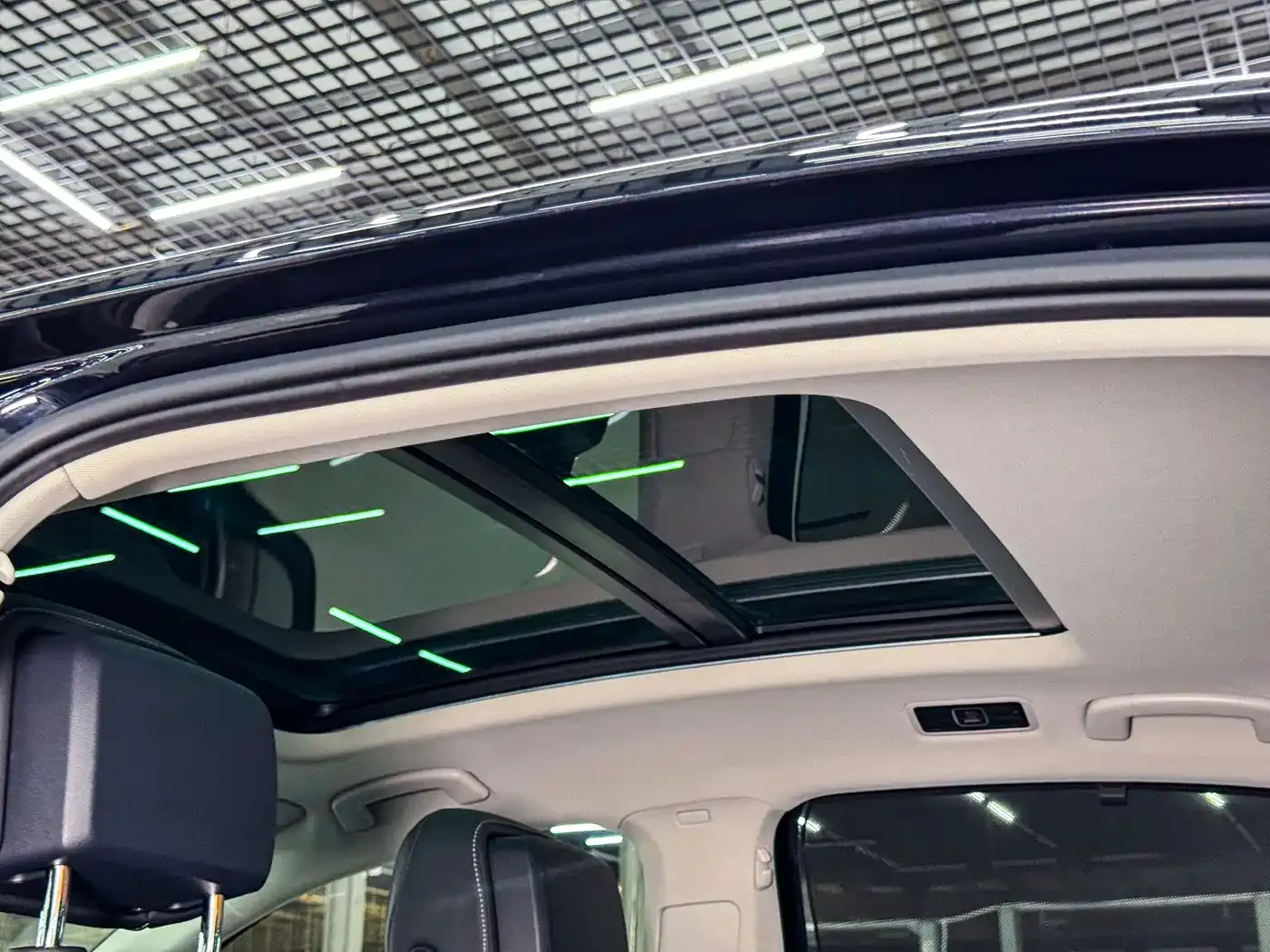 Volkswagen Passat 330TSI Starry Sky Premium Edition 2022 — фото 16