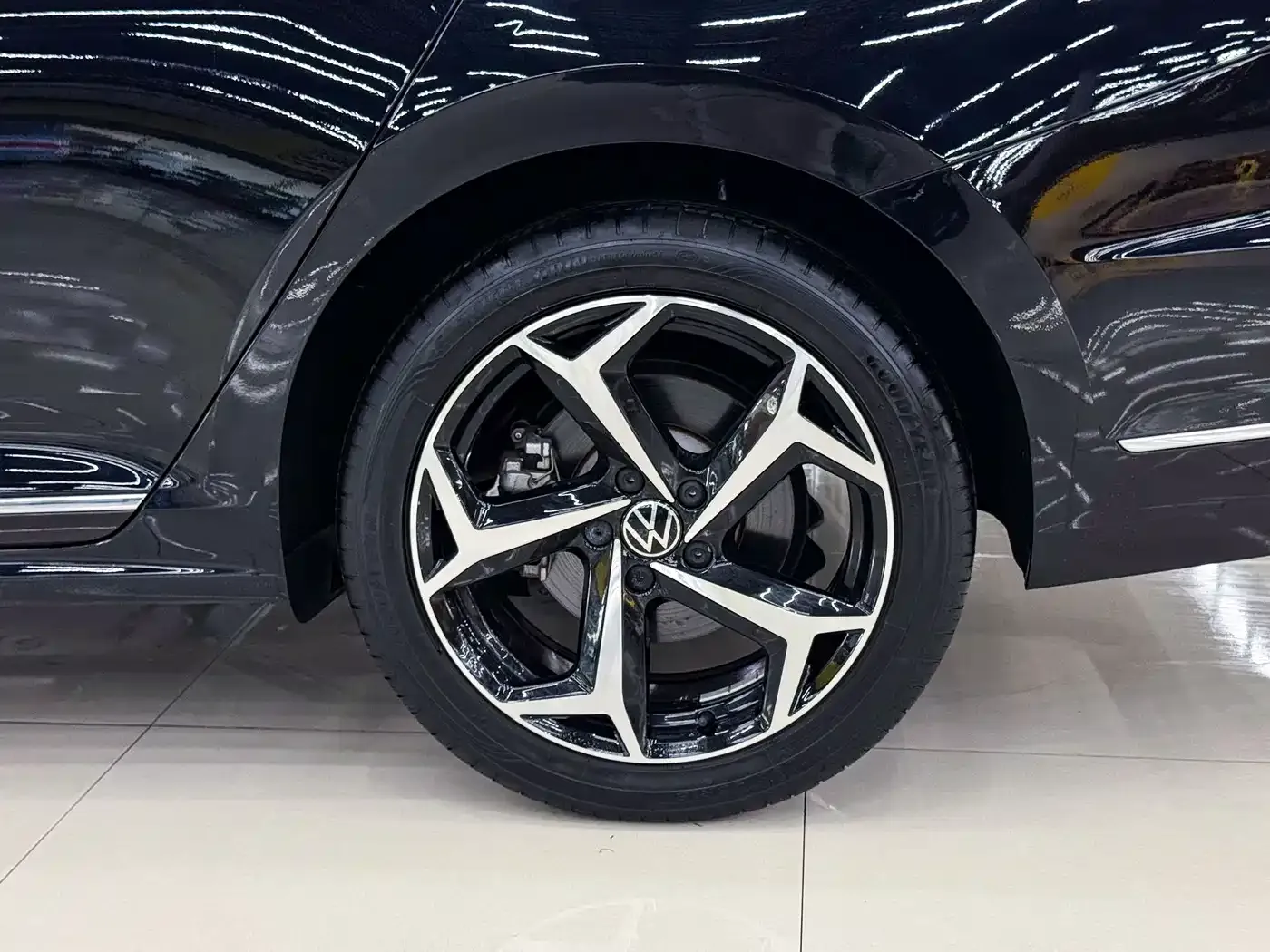 Volkswagen Passat 330TSI Starry Sky Premium Edition 2022 — фото 17