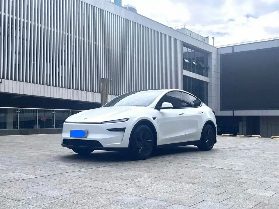Tesla Model Y Long Range All-Wheel Drive 2025