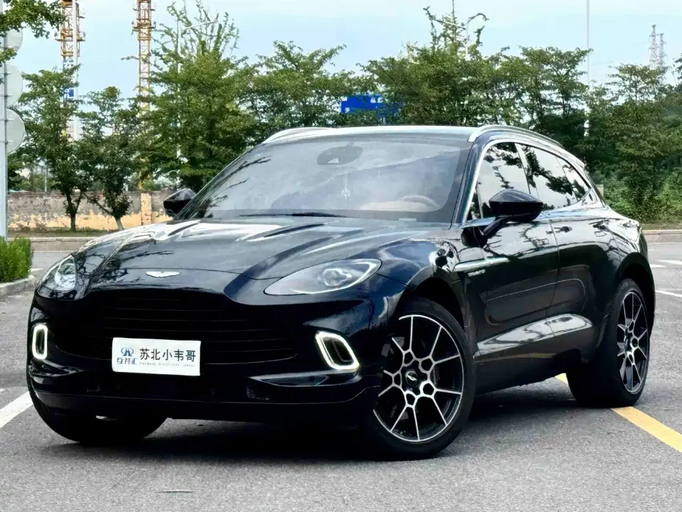 Aston Martin DBX 3.0T STRAIGHT-SIX 2022