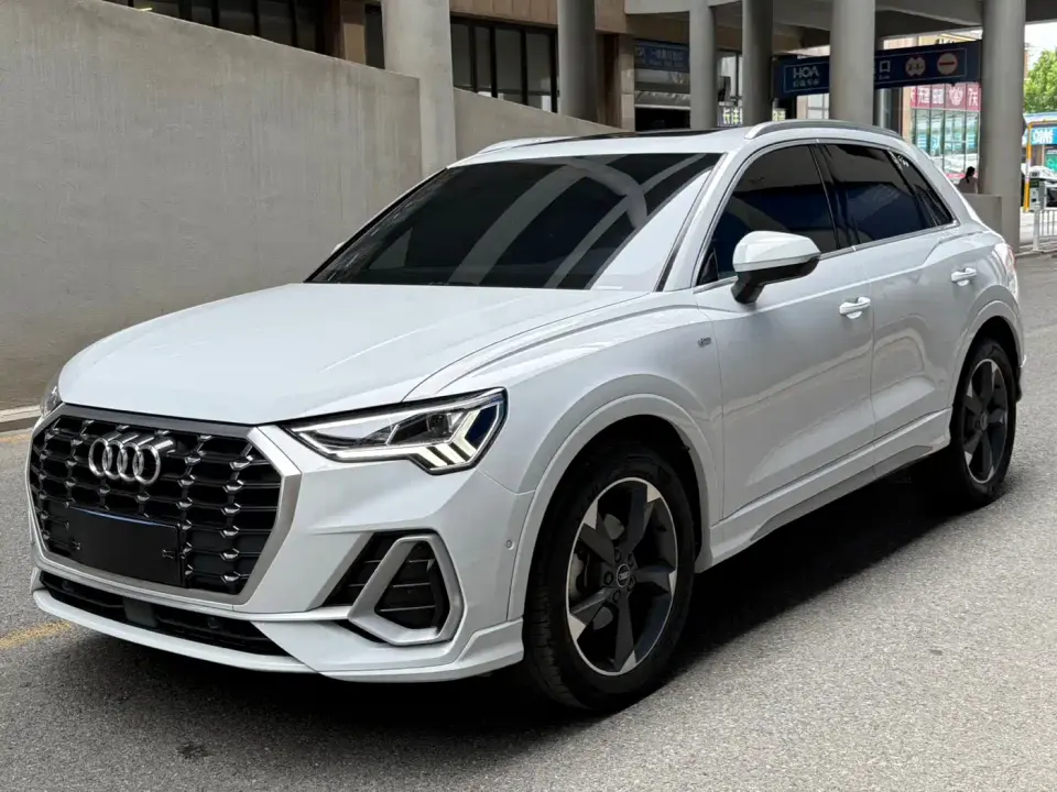 Audi Q3 35 TFSI Fashion Dynamic (1.4T) 2023